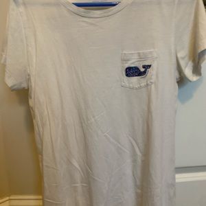 Small white Vineyard Vines t-shirt